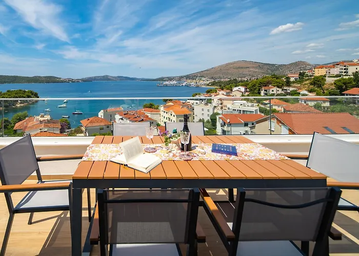 Paladium Lägenhet Trogir